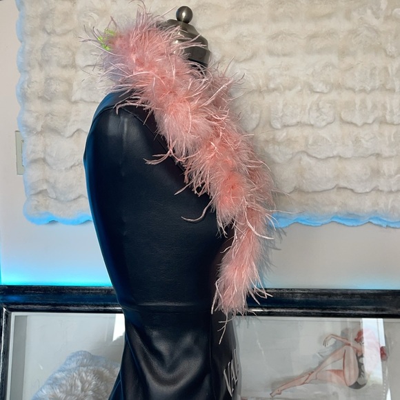 Elegant Pink Feather Boa loose pieces not really a boa off cuts - Picture 5 of 5